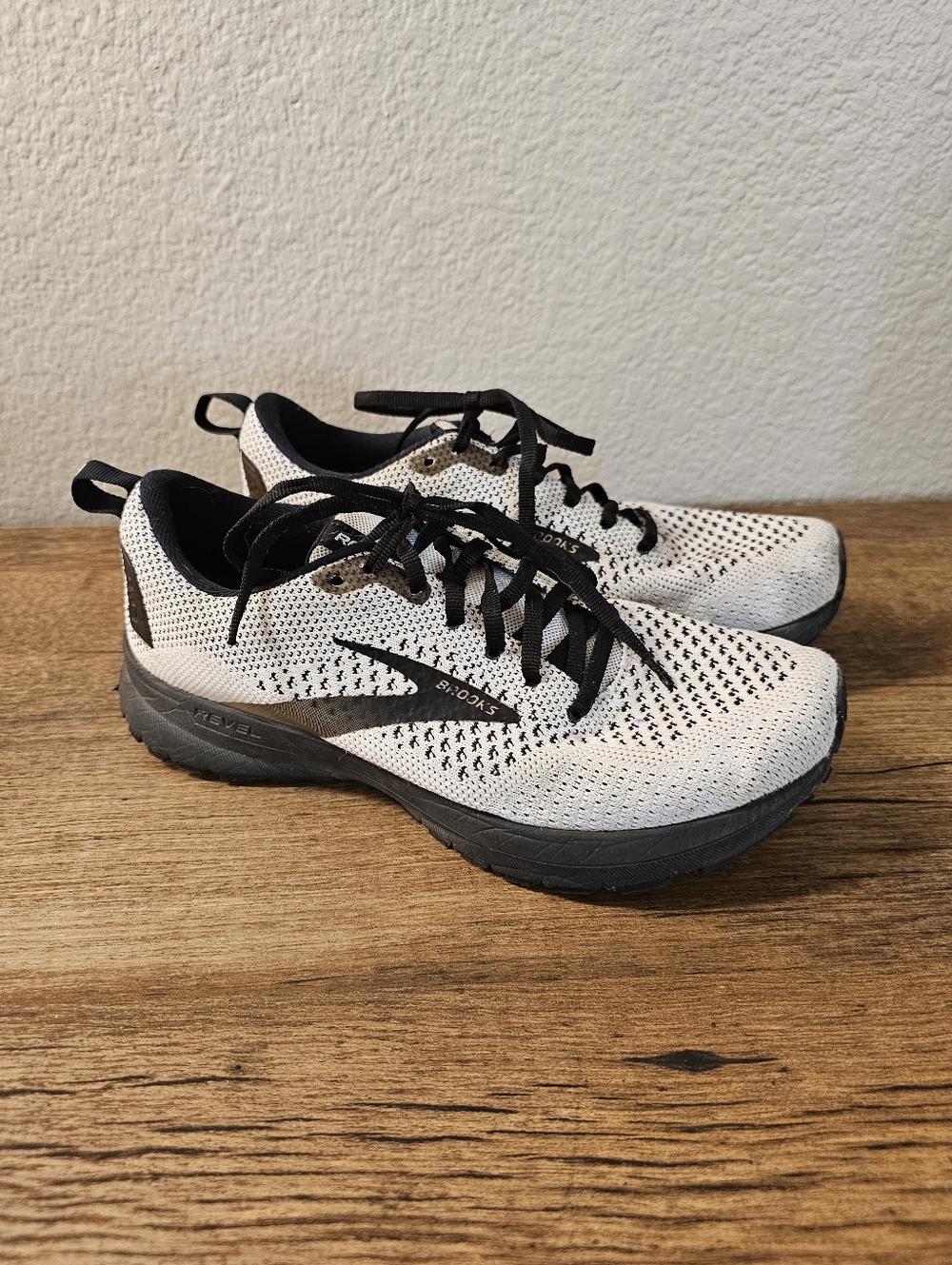 Brooks Revel 4 Running Shoes Womens Size 7.5